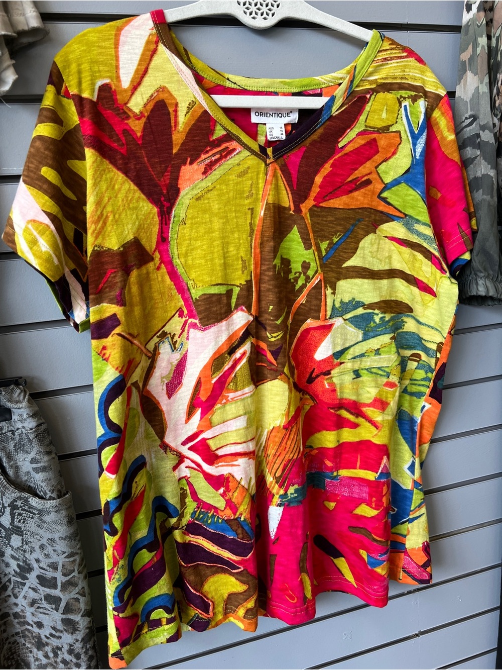Orientique Multicolor Floral V-Neck Short Sleeve Tee